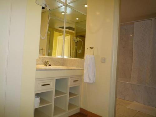 Dflat Escultor Madrid Apartments