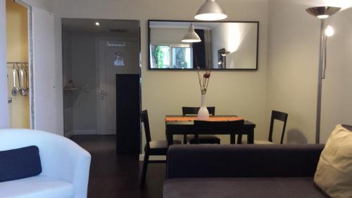 Dflat Escultor Madrid Apartments