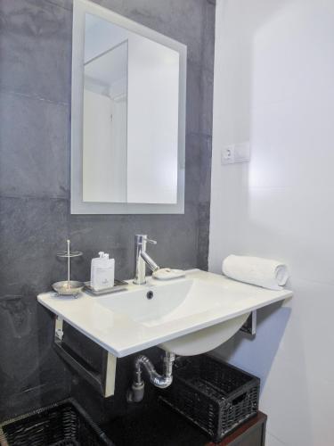 Dflat Escultor Madrid Apartments