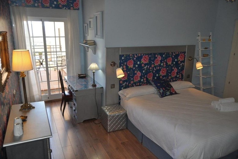 Hostal Welcome Inn Nerja Guest House Luxury Bed & Breakfast