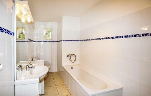 Nice Home In Argel�s-sur-mer With Wifi And 3 Bedrooms