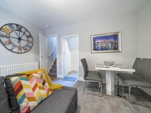 Pass The Keys Fab 2br Home City Centre Local Belfast Feel