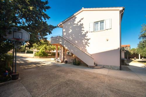 Cosy And Modern 2-bed Apartment In Krk Croatia