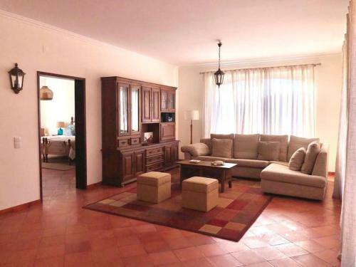 Villa Quinta Encantadora Com Piscina E Espa�os Verdes