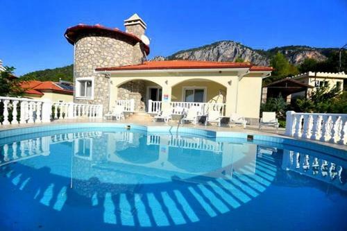 5 Star Villa With 4 Bedrooms, Dalaman Villa 1049