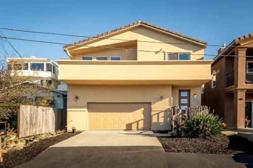 Family Friendly Beach House With Open Living Space