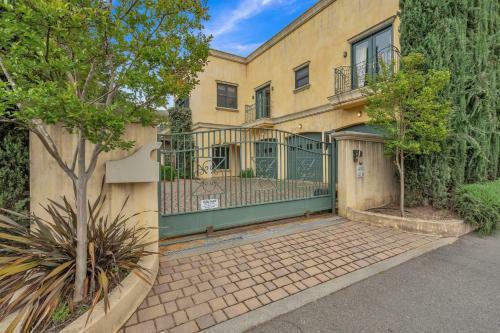 Cypress House & Studio, Walk To Healdsburg Plaza Home