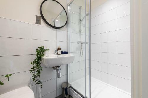 Stylish 2 Bed Apartment Close To City