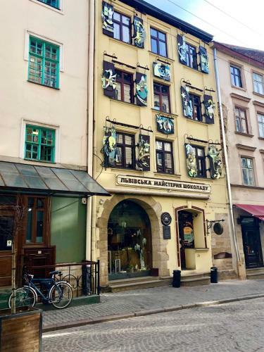 Exclusive Apartment On Square Rynok