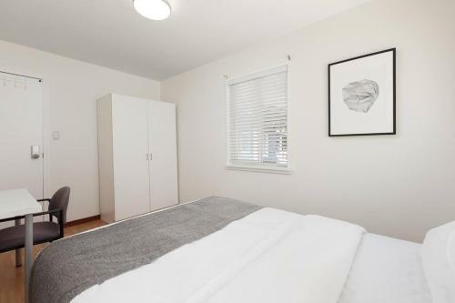 Large 4 Bedroom , 1 Bathroom Upper Suite