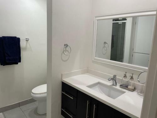 Stylish Living With Comfort Next To Beverly Hills