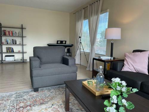 Stylish Living With Comfort Next To Beverly Hills