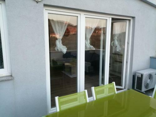 Sea View 1-bedroom Apartment Long Island
