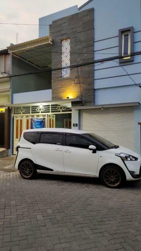 Hotel Oyo 91209 Arjuna Residence Sby