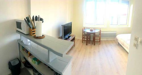 Apartamento Le Comtois, Studio Au Calme Proche de La Gare