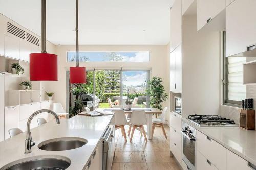 Elite Beachside Holiday Home / Tamarama