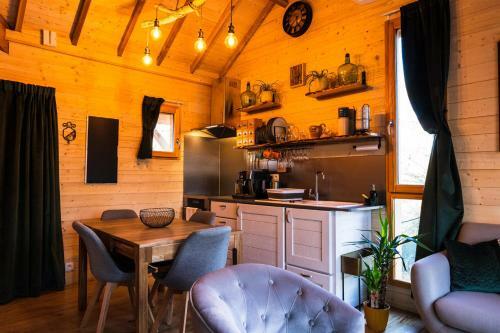 Charmante Cabane Dans Les Arbres Avec Jacuzzi Et Sauna