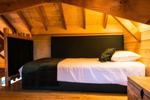 Charmante Cabane Dans Les Arbres Avec Jacuzzi Et Sauna