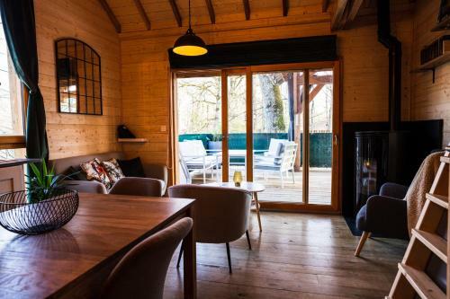 Charmante Cabane Dans Les Arbres Avec Jacuzzi Et Sauna