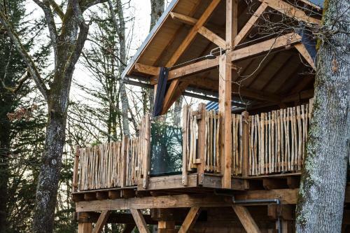 Charmante Cabane Dans Les Arbres Avec Jacuzzi Et Sauna