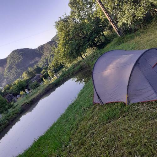 Hostal Room In Bb - Camping Retreat In A Rural Way