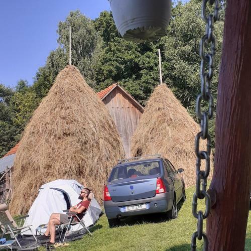 Hostal Room In Bb - Camping Retreat In A Rural Way