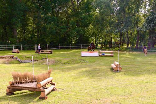 Heidegut Eschede Reitsportanlage Und Feriendorf