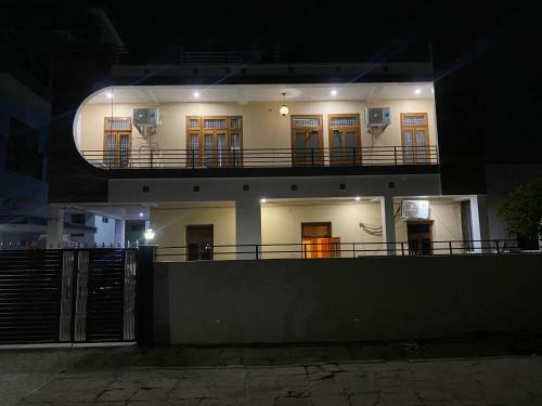 Hostal Surabhi Residency
