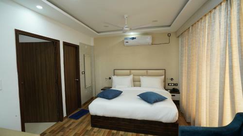 Apartamento M K Hotel And Restaurant