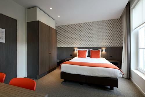 Square Hotel