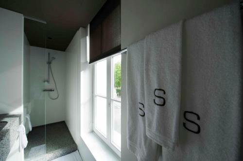 Square Hotel