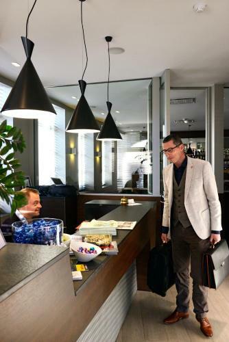 Square Hotel