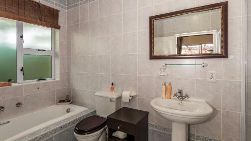 Hostal Brown Jug Guest House