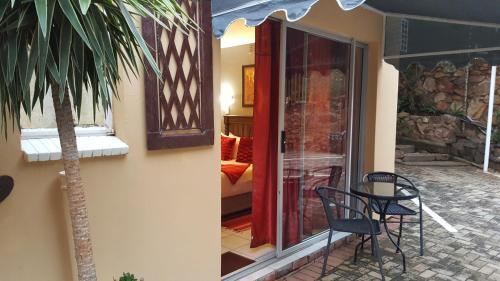 Hostal Gemstone Guest House