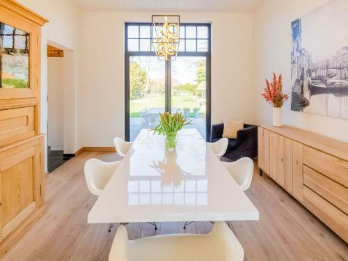 Charming Holiday Home In Oosteeklo With Garden