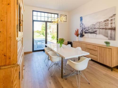 Charming Holiday Home In Oosteeklo With Garden