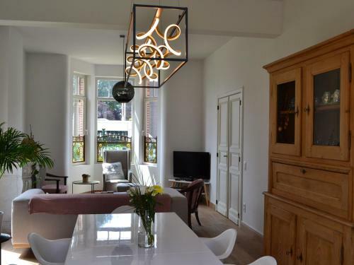 Charming Holiday Home In Oosteeklo With Garden