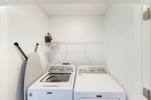 Spectacular Sunset Beach House Cb105