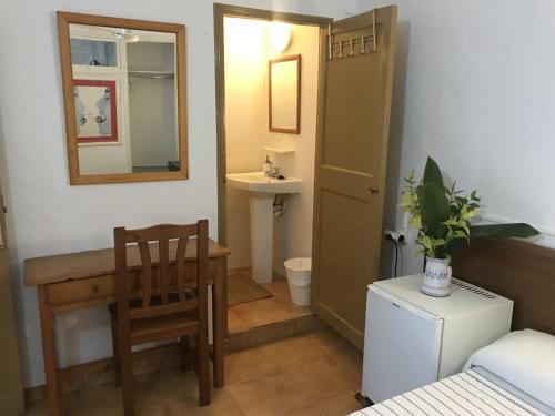 Hostal Casa De Huespedes La Pe�a