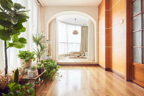 Locals Apartment House 02