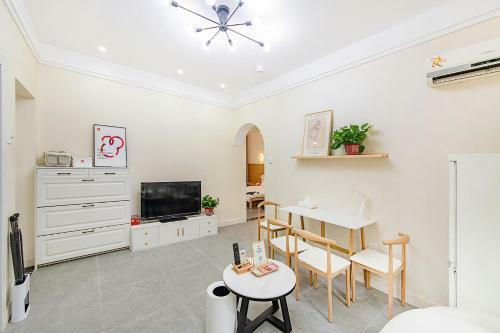 Locals Apartment Place 07