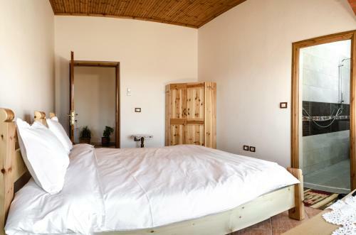 Hostal Alpeta Agrotourism & Winery - Roshnik , Berat