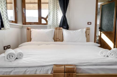 Hostal Alpeta Agrotourism & Winery - Roshnik , Berat