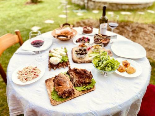 Hostal Alpeta Agrotourism & Winery - Roshnik , Berat