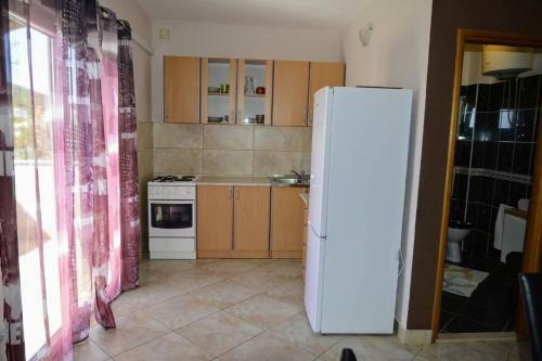 Lovely 2-bed Apartment In Vinisce Close To Beach