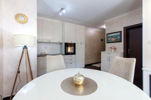 Ena Apartment