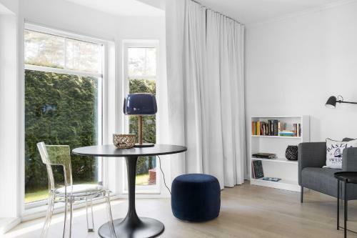 Luxury Three-bedroom Modern Family Home In B�stad