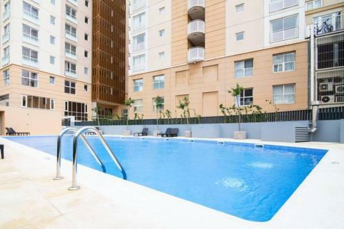 Luxury Modern Apartment With Exceptional Views!