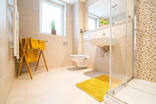 Luxury Modern Apartment With Exceptional Views!