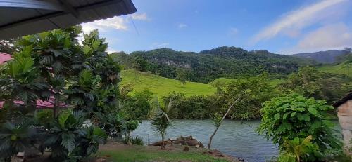 Albergue Yaxlik River Lodge